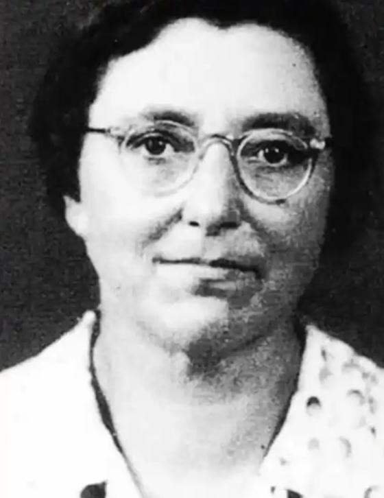 “一名已婚的27岁女人，在离开我们的3个小时后，遭到了三个士兵的强奸。一名