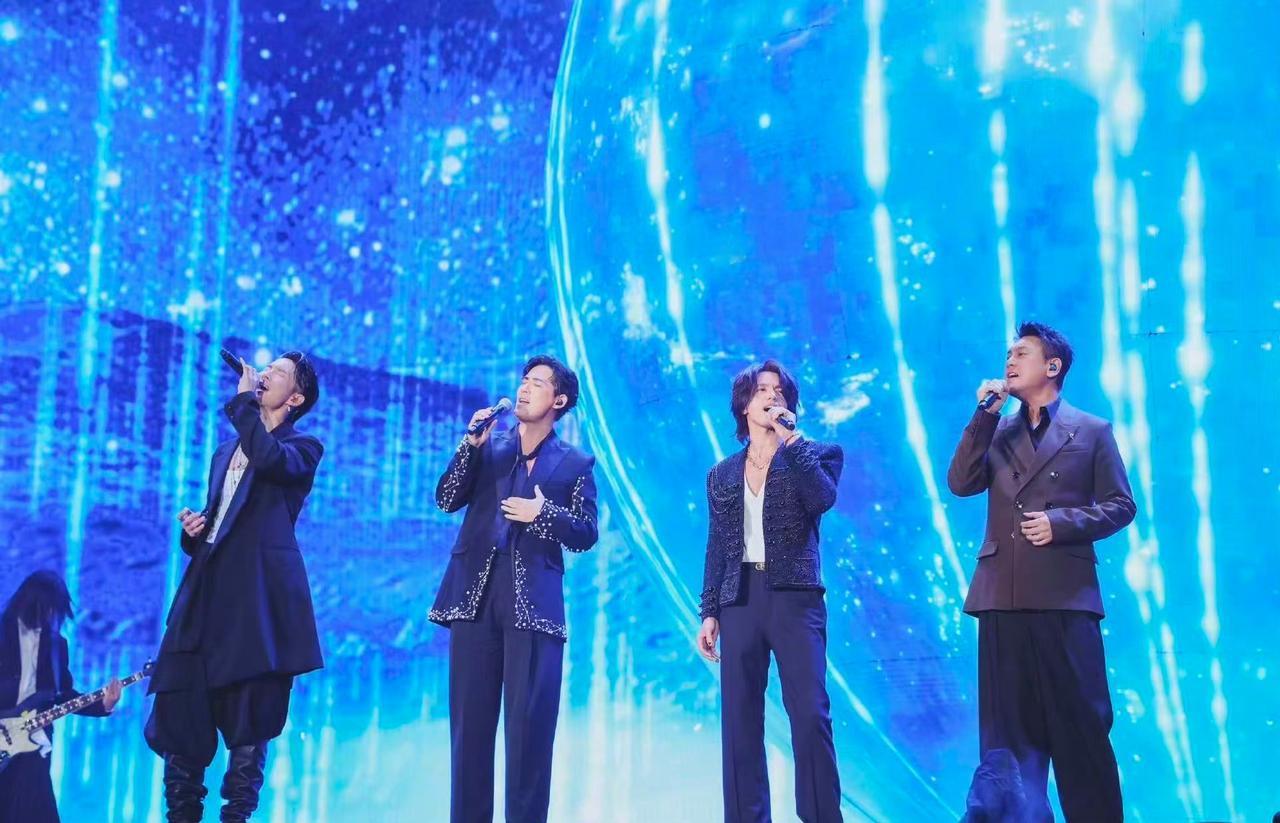 妻子回应朱孝天被退出F4。今天朱孝天被退出F4上了热搜，就像是人家不带他玩的感