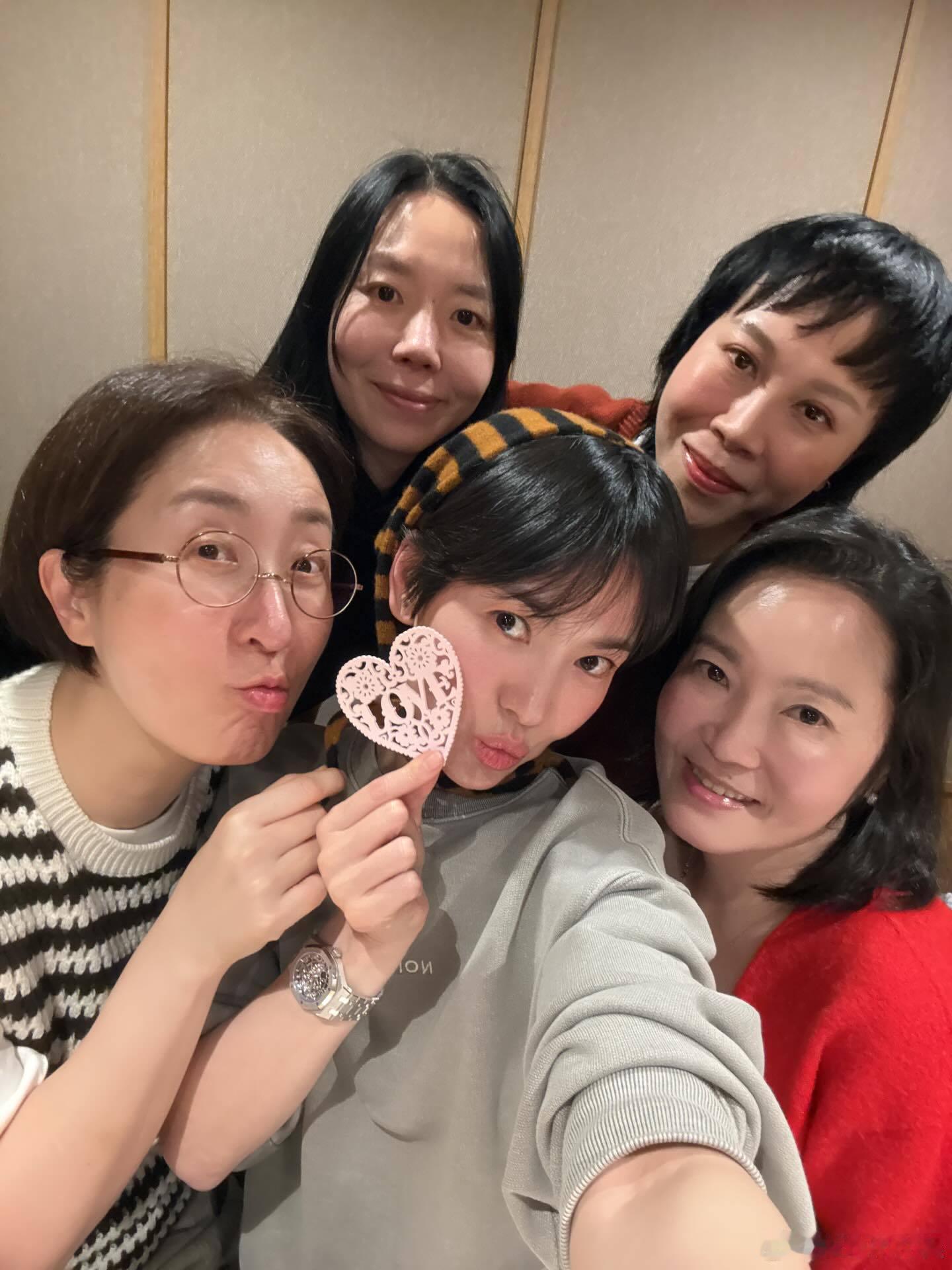 宋慧乔晒44岁庆生照，好漂亮啊！