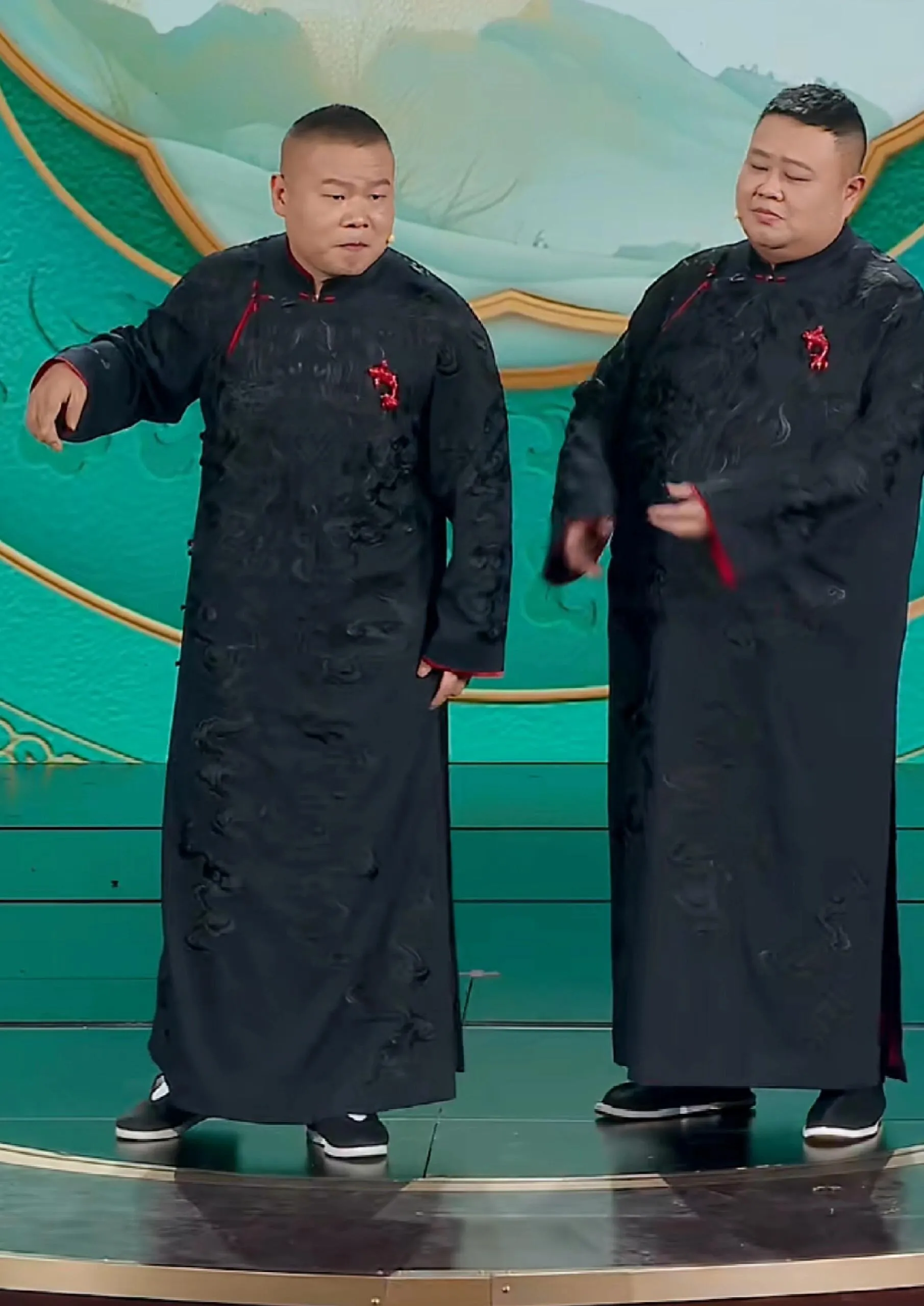 发文悼念杨少华的有以下的几个人冯巩发文说:前辈一路走好，两人面上是同行