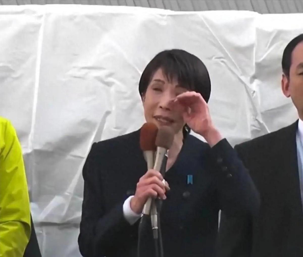 日：我不装了！我有深海稀土了，以后再也不用受你鸟气！中：咋？你家哥斯拉帮你从海