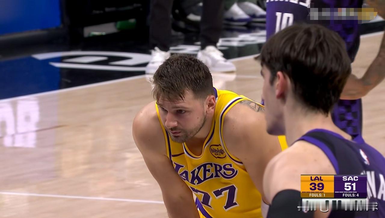 我必须要向湖人巨星东契奇道歉，他真不是一个数据刷子！在今天湖人客场挑战国王的比赛