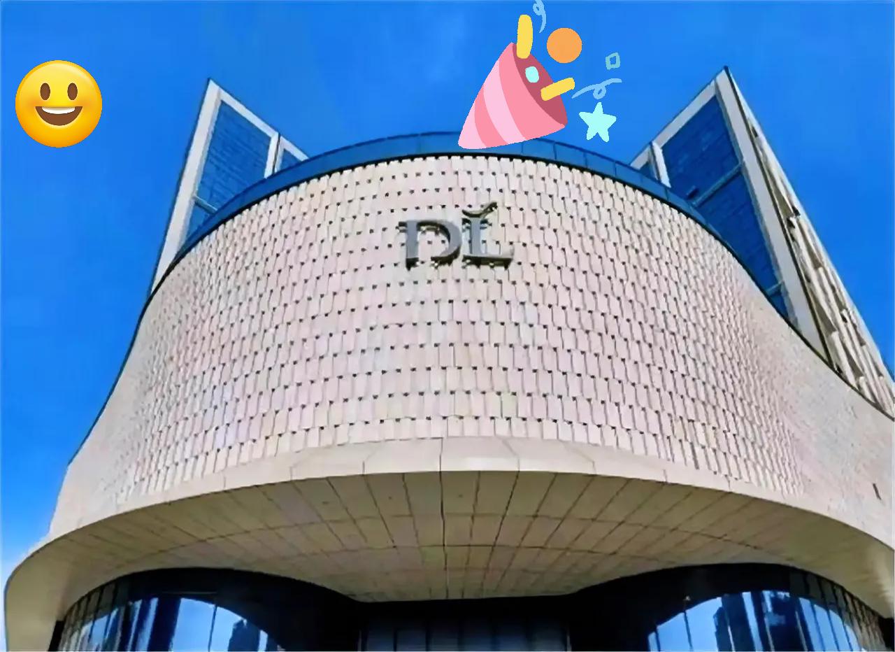 结账的时候，确实被胖东来的收银员整不会了。59买件羽绒服，人家追着嘱咐：“哥，降