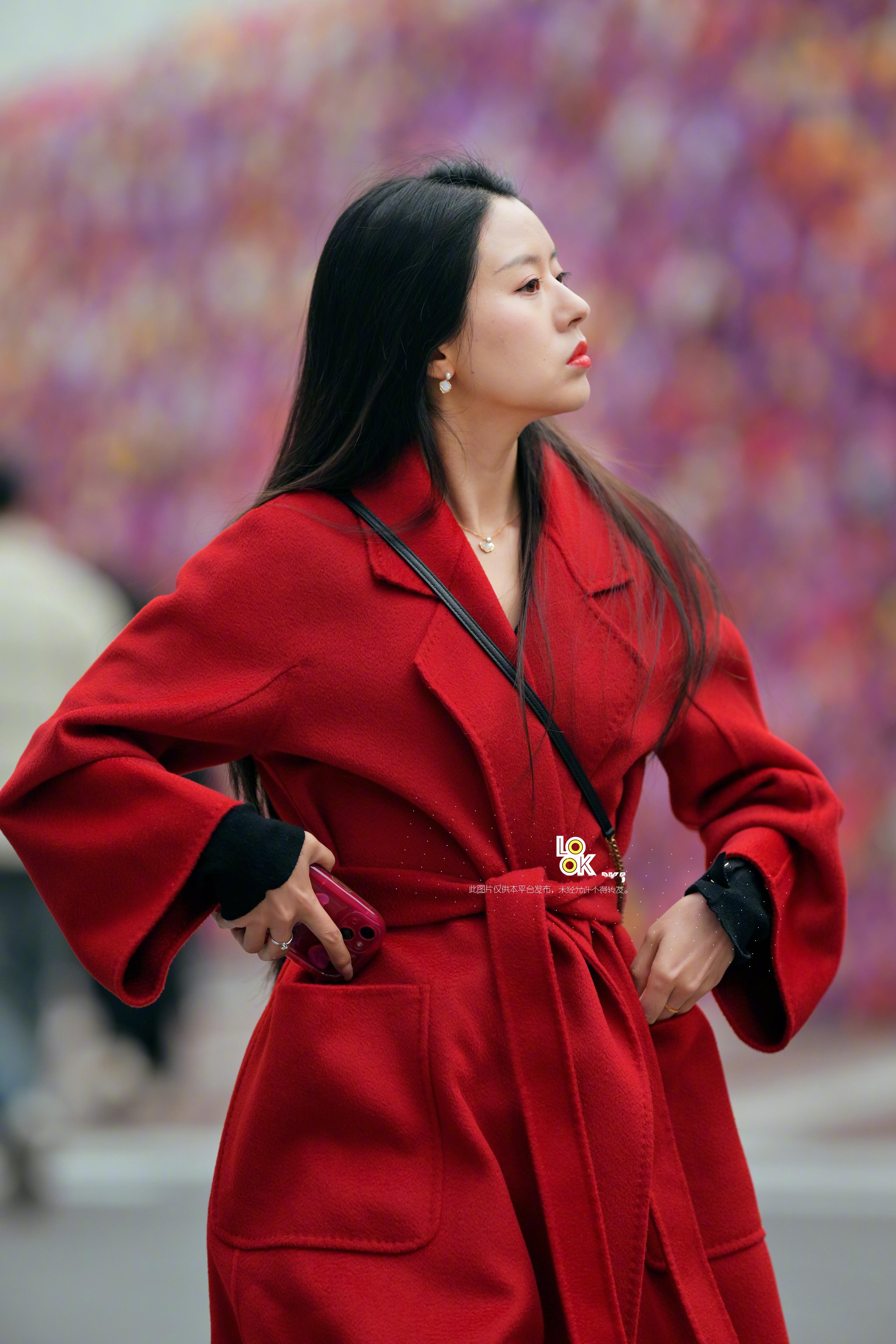 这一身红色厉害了