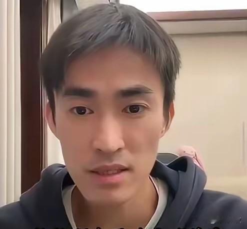 张成直播说透了:中国大满贯，为何王曼昱能靠反手发球，赢了孙颖莎？张成说: