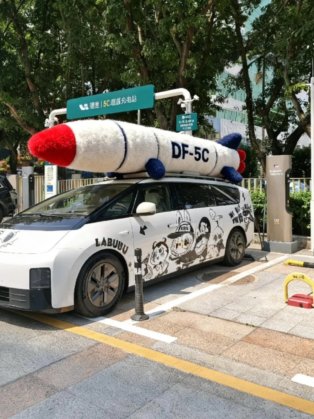 理想mega搭载了东风快递，覆盖全球[doge]大v聊车新能源汽车​​​