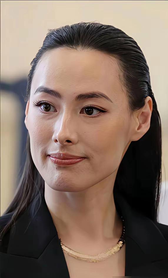 跟了陈思诚10年没拿到一分钱投资，自己凑3000万拍出2.5亿票房，44岁才等来