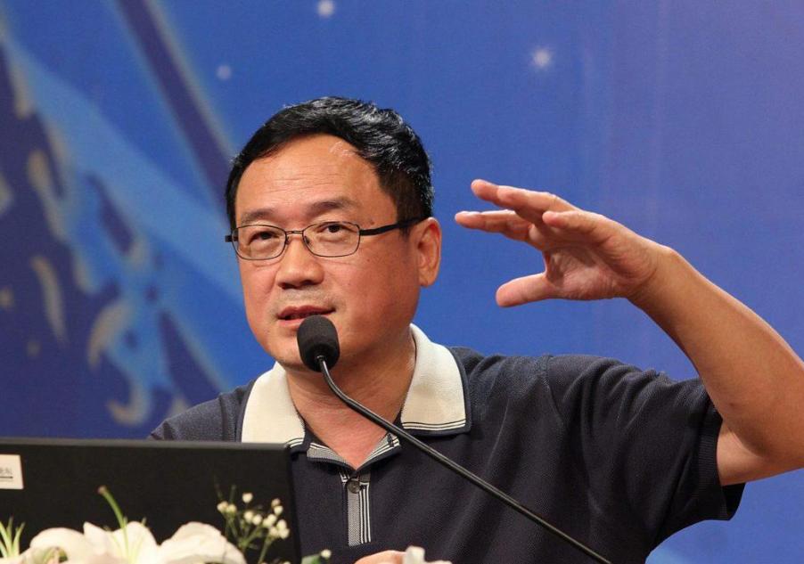 汤家凤教授说：当年蒋介石败退台湾的时候，卷走了一大批资本家、地主，这些人的后代到