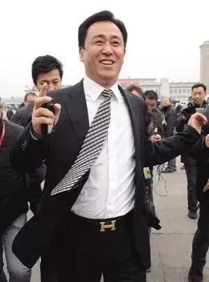 许家印当庭认罪悔罪，多少恒大股民因此人血本无归，强制退市时仍有约16万散户深度套