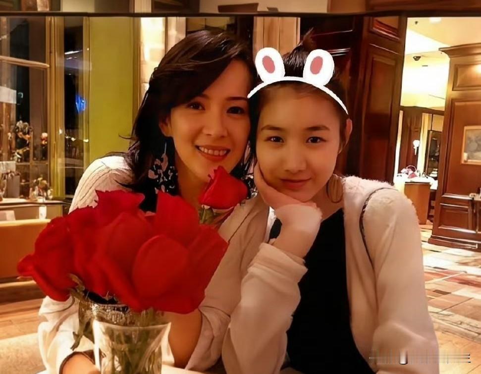 我宣布今年最让人羡慕的女星关系，不是那些秀恩爱的，而是离婚后还能被继女公开认妈