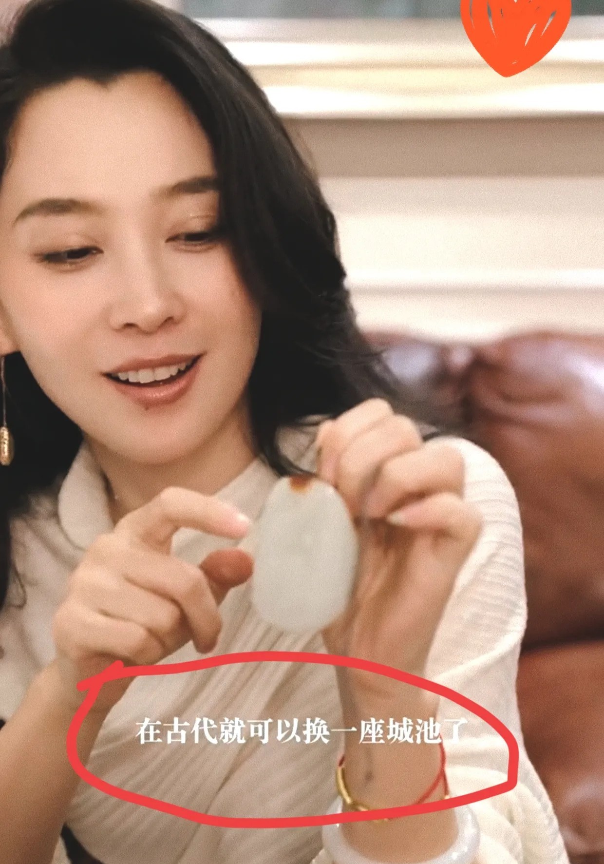 汪峰女友森林北又放大招！晒出的玉石收藏里，有块号称古代能换一座城！这价值
