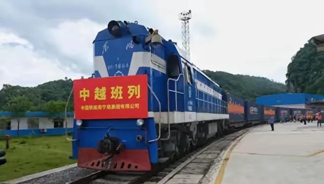 万万没想到，越南与特朗普签下“历史性协议”后，越南不到四天就对中国出手，征重税、