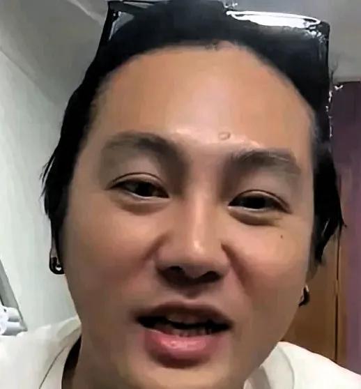 刘建国直播炮轰王伟忠立场问题，台湾艺人发展遇瓶颈，行业规则悄然变化今天刷短视频