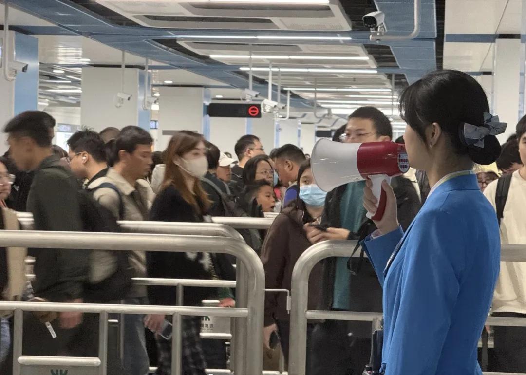 【深圳地铁留仙洞站启动优化改造！】据深圳地铁消息为提升乘客通行效率与服务体验