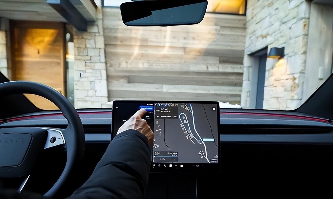 刷到一堆海外车主实测FSDV14Lite，七年老Model3城区全程零接管