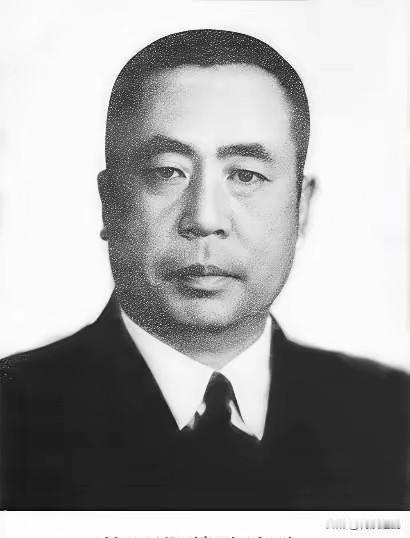 1949年国民党监狱里，有个叫陈宝仓的将军被抓进去。敌人天天打他，用皮鞭抽，用烙