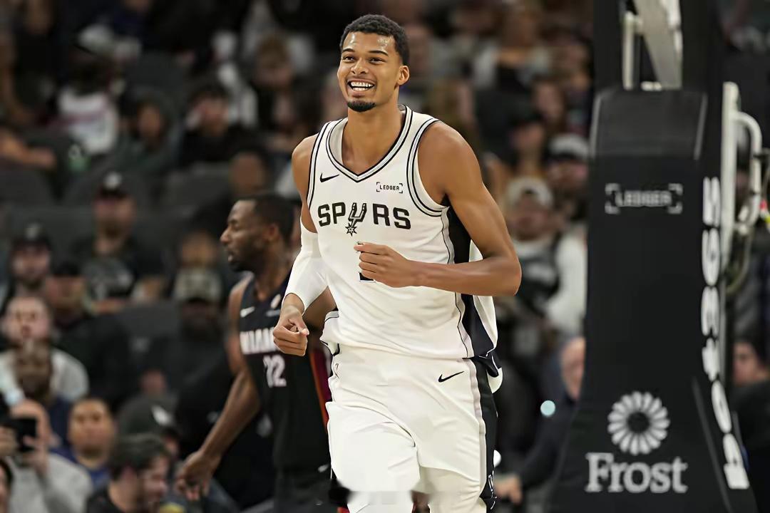 文班亚马要复出啦！！！马刺即将与湖人展开杯赛对决，因伤缺席了12场比赛的文班亚马