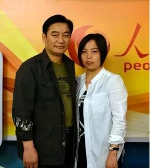 1985年，安徽21岁战士壮烈牺牲，战友方海鹰放弃上军校，替他尽孝，父母感动得泪