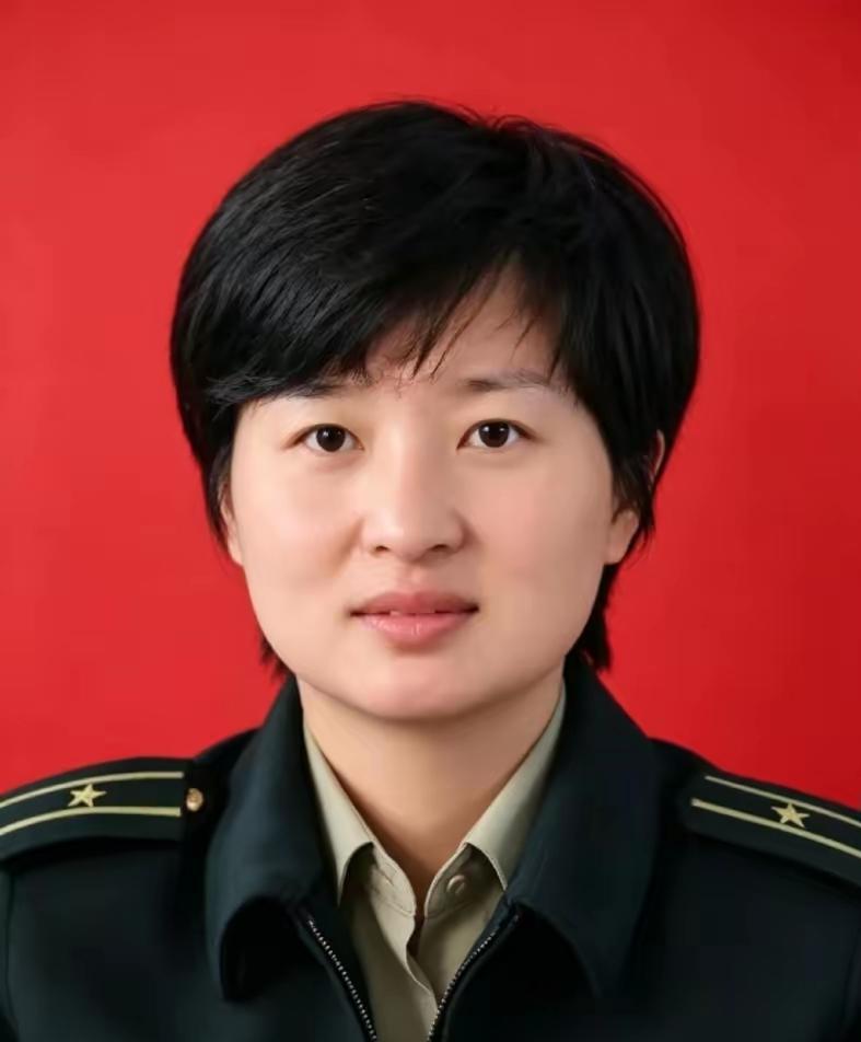 🌛彭婉琴，女，汉族，湖南醴陵人，2009年12月入伍，2008年11月入党