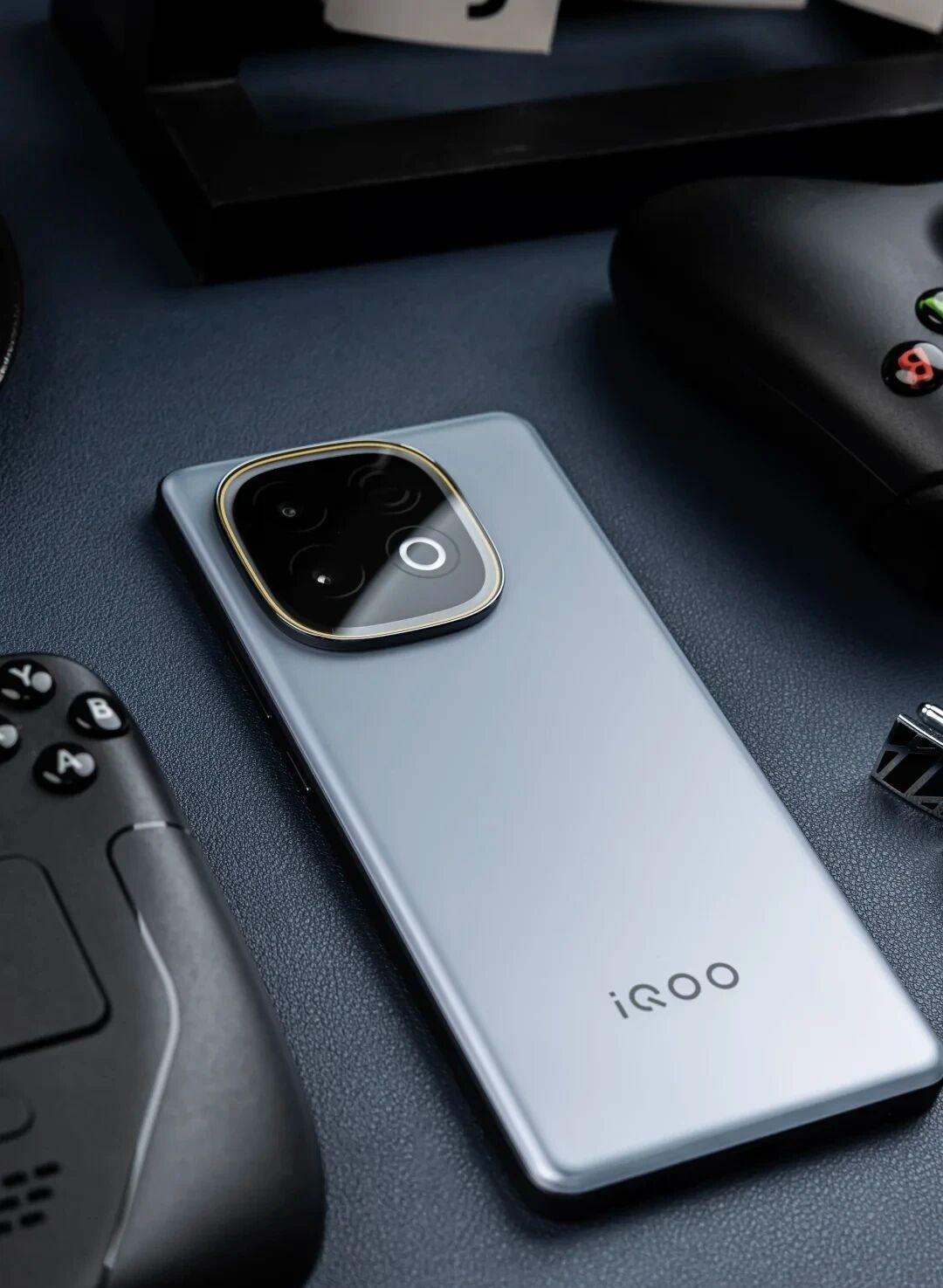 2025年国补后，3款“性价比之王”手机横评：16GB+512GB，用到2031