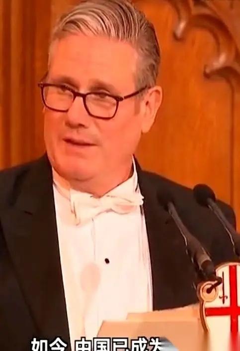 英国首相，终于当着全世界的面，把那句心里话给说出来了。他说，中国，是世界三大强