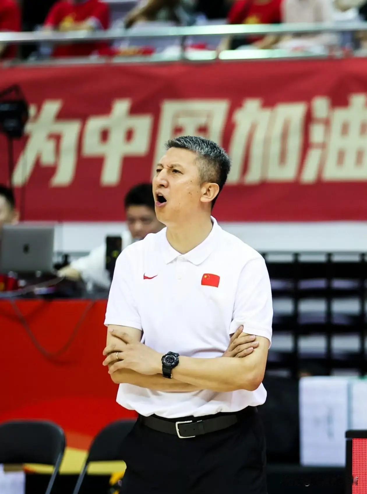 预测一下中国队国家队参加世预赛的12名球员5号位：杨翰森、周琦4号位：胡金秋