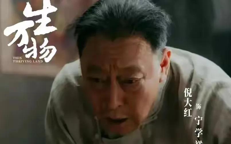 《生万物》红毯变“喜剧人团建”？杨幂辛芷蕾候场互侃笑翻全网近日，杨幂与辛芷蕾在
