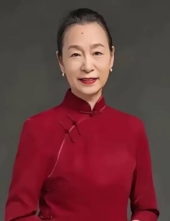 周野芒去美国进修，整整两年没见老婆奚美娟。等他回国，看到老婆奚美娟正在坐月子，他