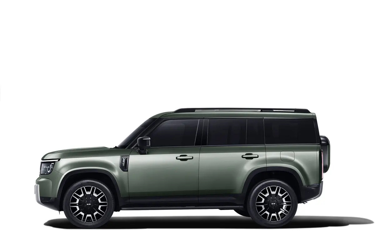 聊台最近亮相的方盒子SUV，北汽星钽5X🤙主打家用轻越野，日常城市和户外露营场景都能覆盖。造型方方