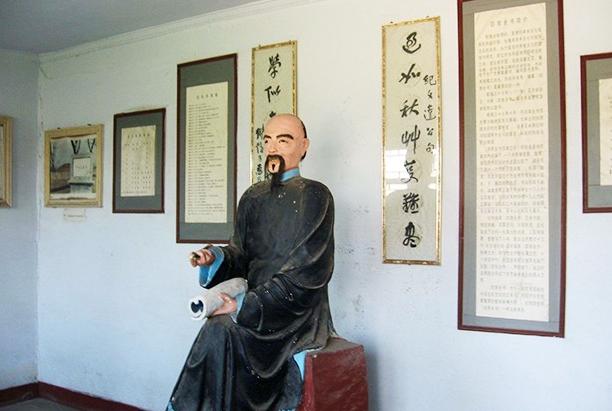 乾隆十九年殿试发榜后，照例要举行琼林宴，新科进士、会试考官、殿试读卷官全部到场。