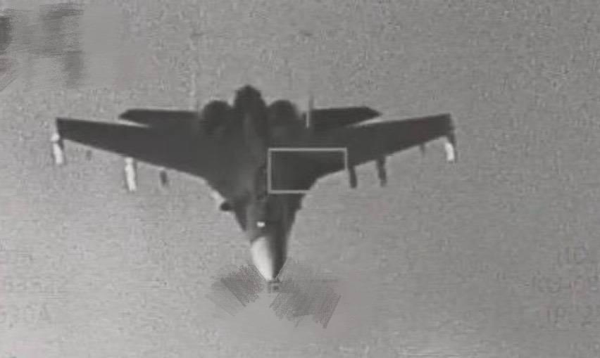 台军公布所谓F-16V“锁定”解放军歼-16的画面，声称F-16V利用“狙击手”