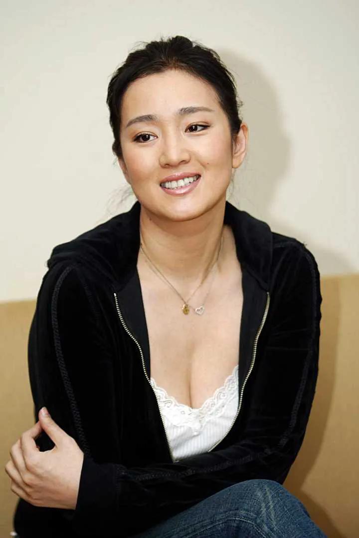 巩俐和陈婷都很漂亮，但她们的美是完全不同类型的美，没有绝对谁更美，没有绝对谁更美