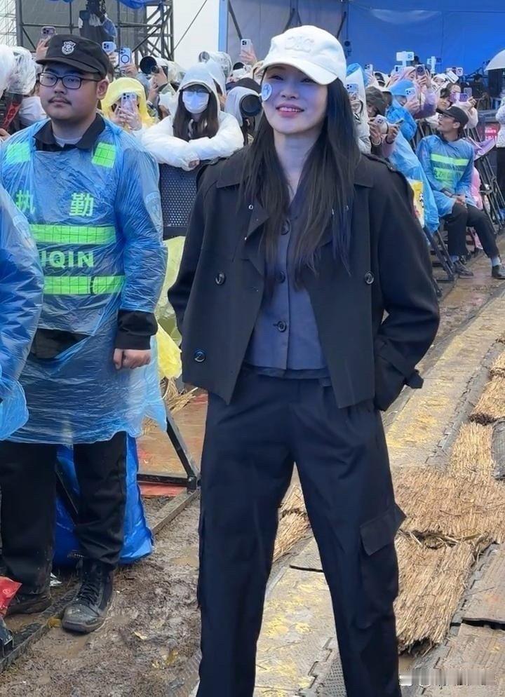 57岁的伊能静保养得也太好了吧！跳舞更是带感十足，活力与魅力丝毫不输年轻人～