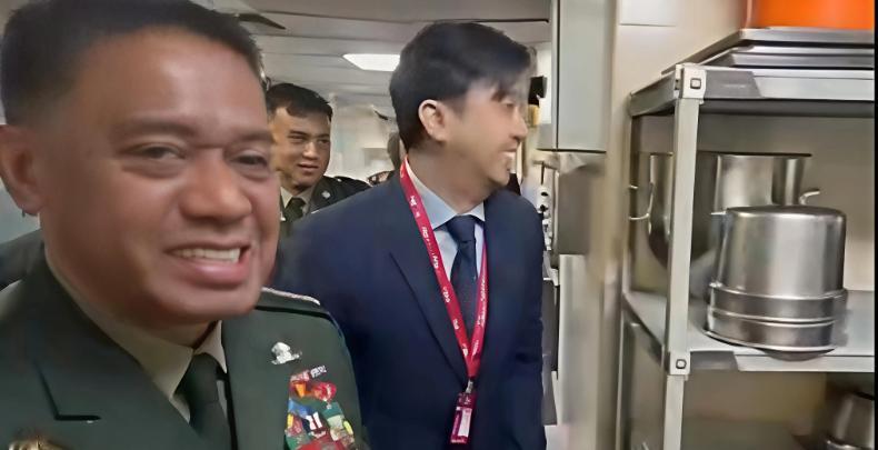 堂堂一国防长，在新加坡五星级酒店里，为了躲中国记者的提问，带着整个代表团钻进了后