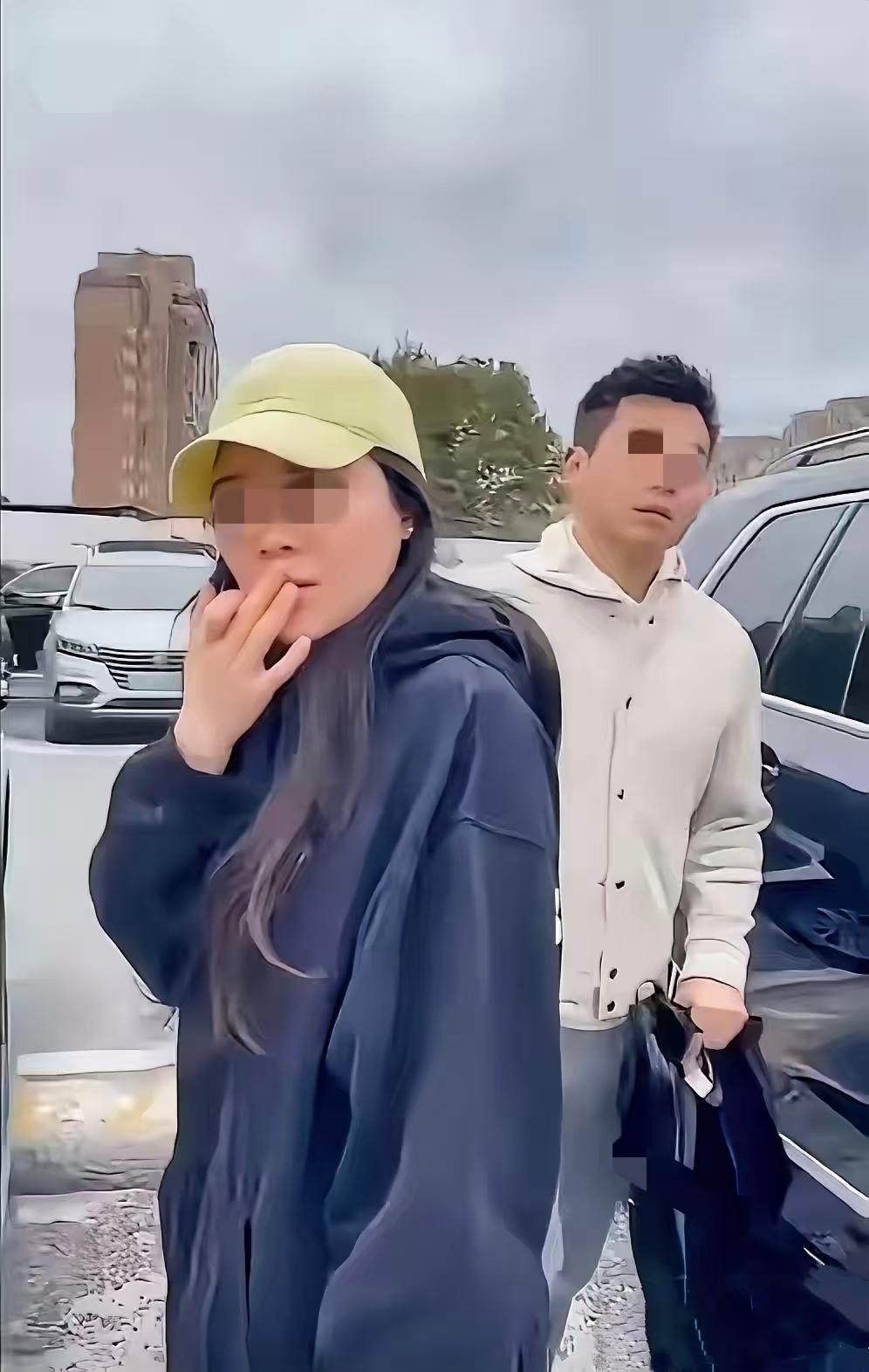 我问闺蜜：王文洁当乘务长收入不错长相也挺好，为啥非要插足别人婚姻？闺蜜说：可能她