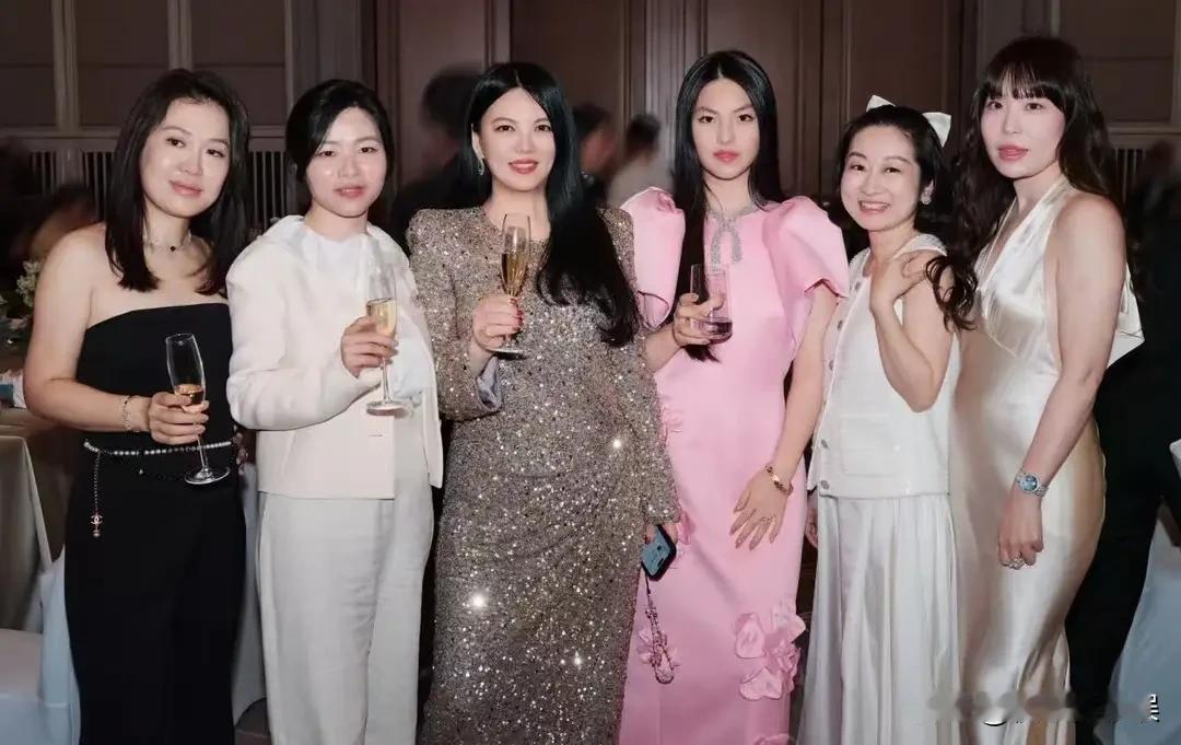 感觉李湘还是用力过猛了支持女儿，为女儿铺路也应该有个度，凡事过犹不及王诗龄看