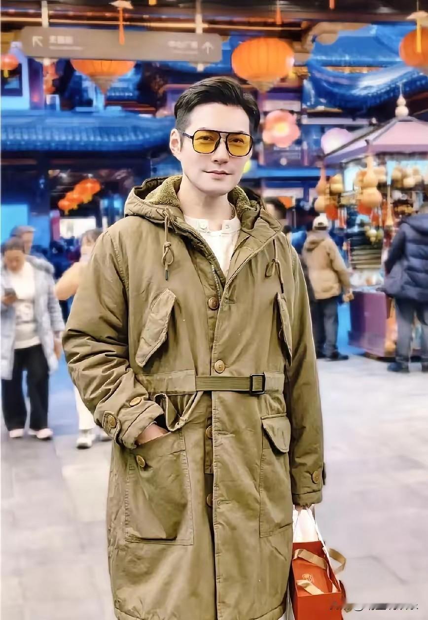 我闺蜜说你们不要被电视上帅气的严屹宽给骗了！她见过严屹宽本人，真人和电视上完全