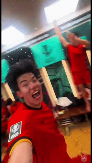 国足球员更衣室怒吼中国足球需要这样的时刻希望少年们拿的是里约奥运会中国女排的剧