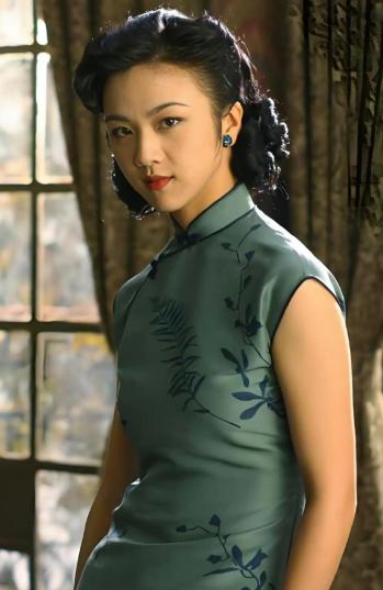 原来我们被《色，戒》骗了16年。不是李安骗我们，是当年的技术，它劲儿不够。我