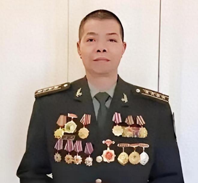 1985年，越战期间侦察员隆志勇乔装过境侦察，越军却将其认了出来。越军直接朝他开
