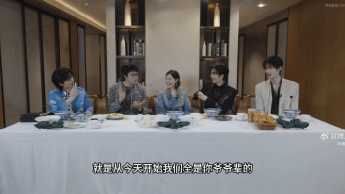 张凌赫《开始推理吧4》直播里明确表示自己就一个要求，希望大家不要再当他爸爸。面对