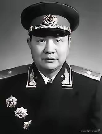 1941年，新四军第一师抓了200多名特务，粟裕知道后，忍不住开口：“是不是搞错