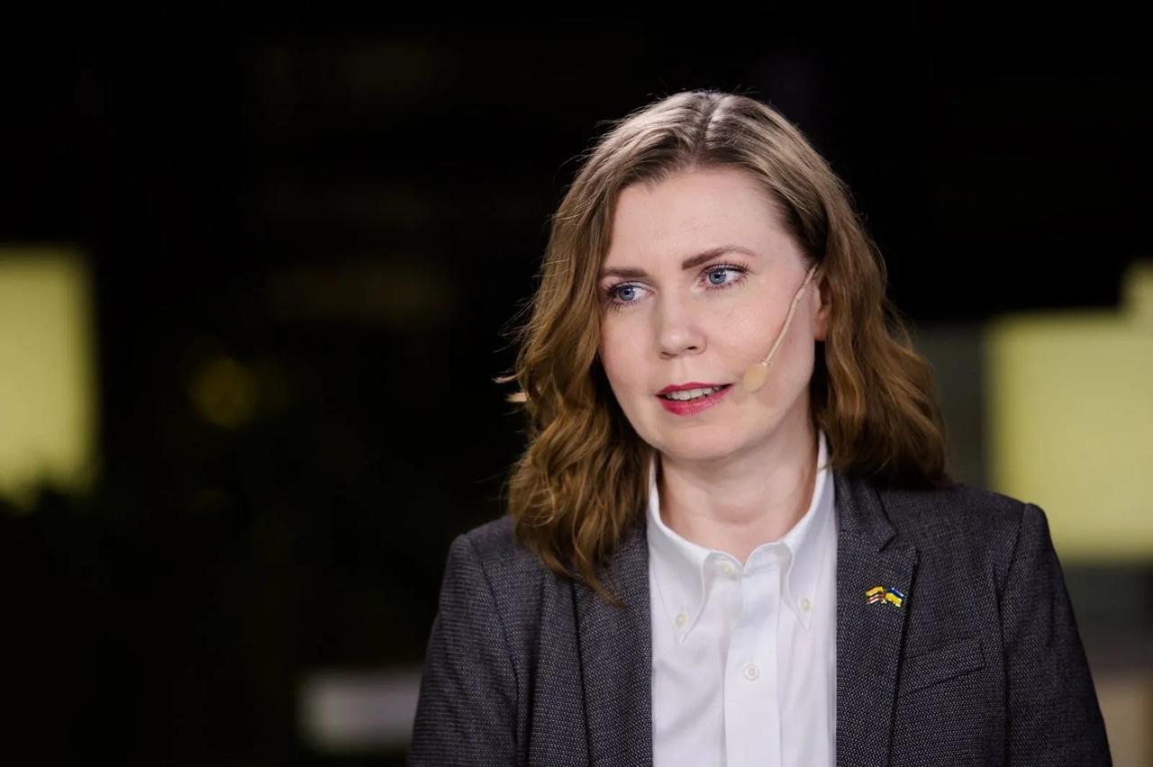 立陶宛国防部长多维莱·沙卡利耶内已辞职。辞职原因是与总理英加·鲁吉涅发生冲突，以