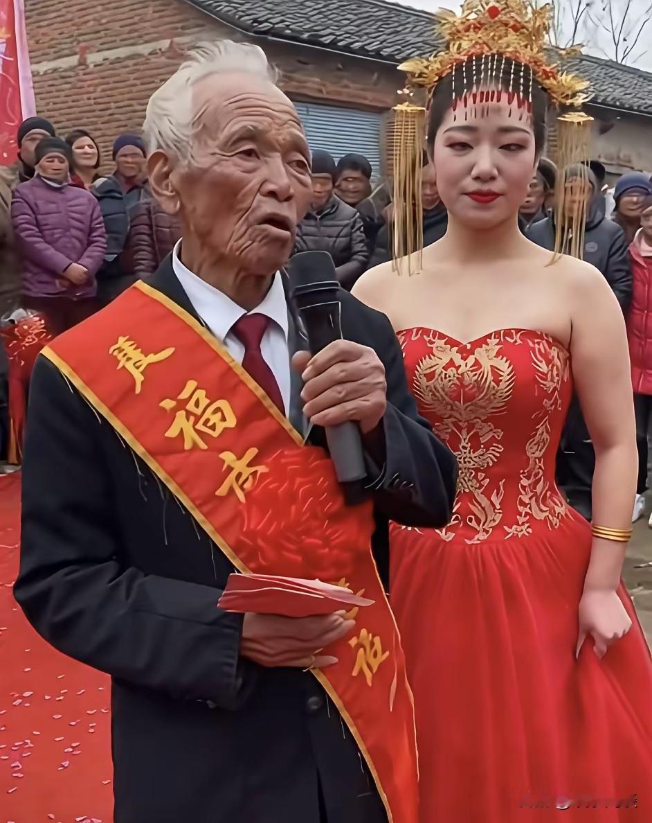 参加婚礼，见到新人外貌差距较大，引得周围众人私下议论。放眼网络，同样的现象比比