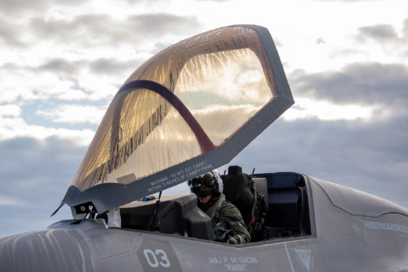 F-35B座舱盖锈水溢出，美军飞行员内心嘀咕：就这咋和歼35抗衡？近日，美国海军