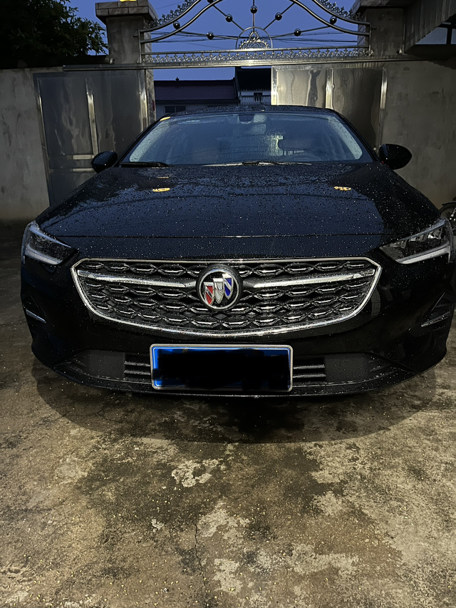 帅不帅我的破君威2.0t，开到家再上牌，跑了大约500公里，平均耗油7.1L，