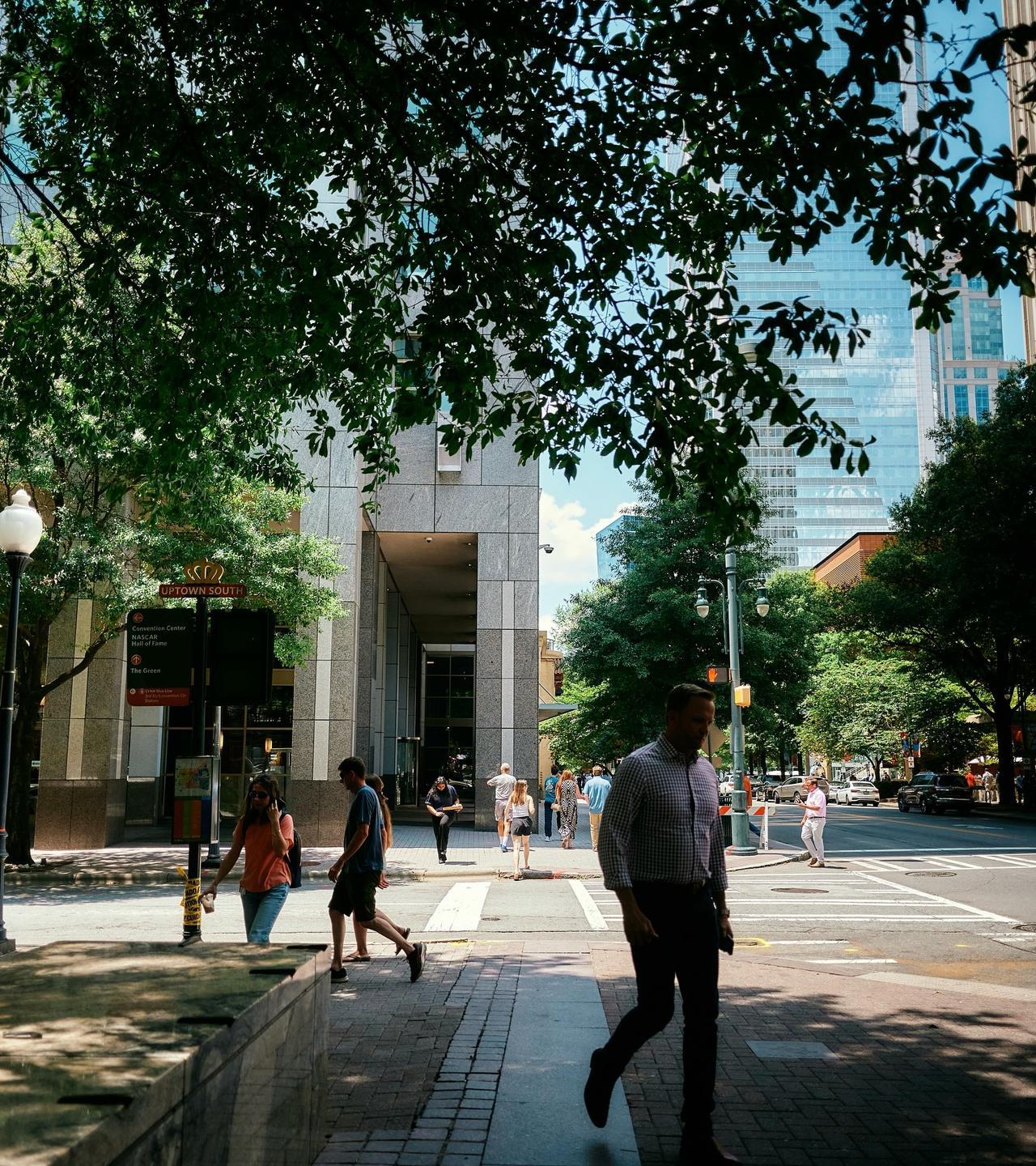 美国日记第十七天｜夏洛特备战记这里的空气都不一样了——更干燥，更安静。没有海