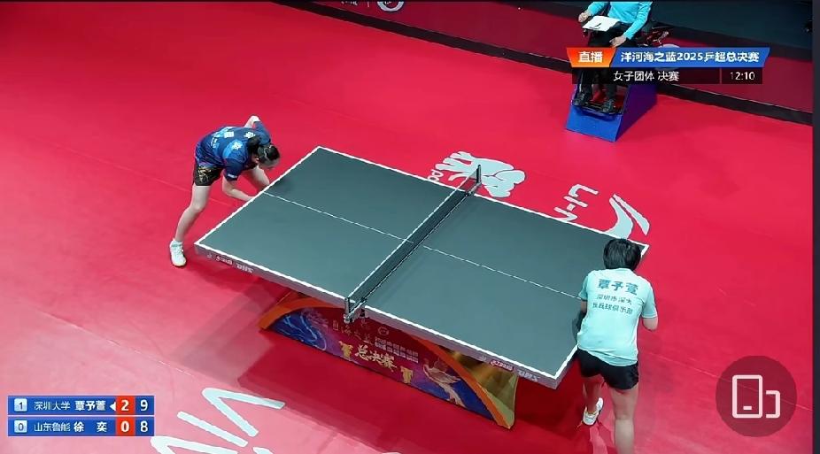 小蘑菇覃予萱太顶了！深大女团2-0手握赛点乒超总决赛女团决赛太燃了！继双打