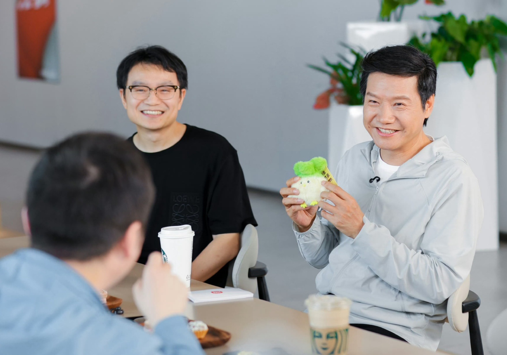 雷军说当初不该和董明珠打赌雷总说，当年就是开个玩笑跟董明珠打了个赌，结果董大姐