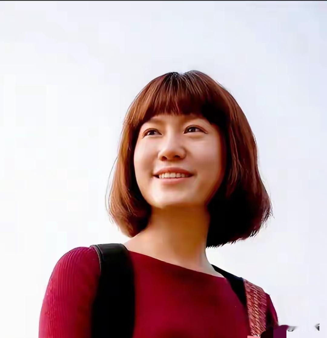 看到翁帆收到剑桥邀请的消息，我瞬间被击中了。这比任何财产继承都来得震撼——她